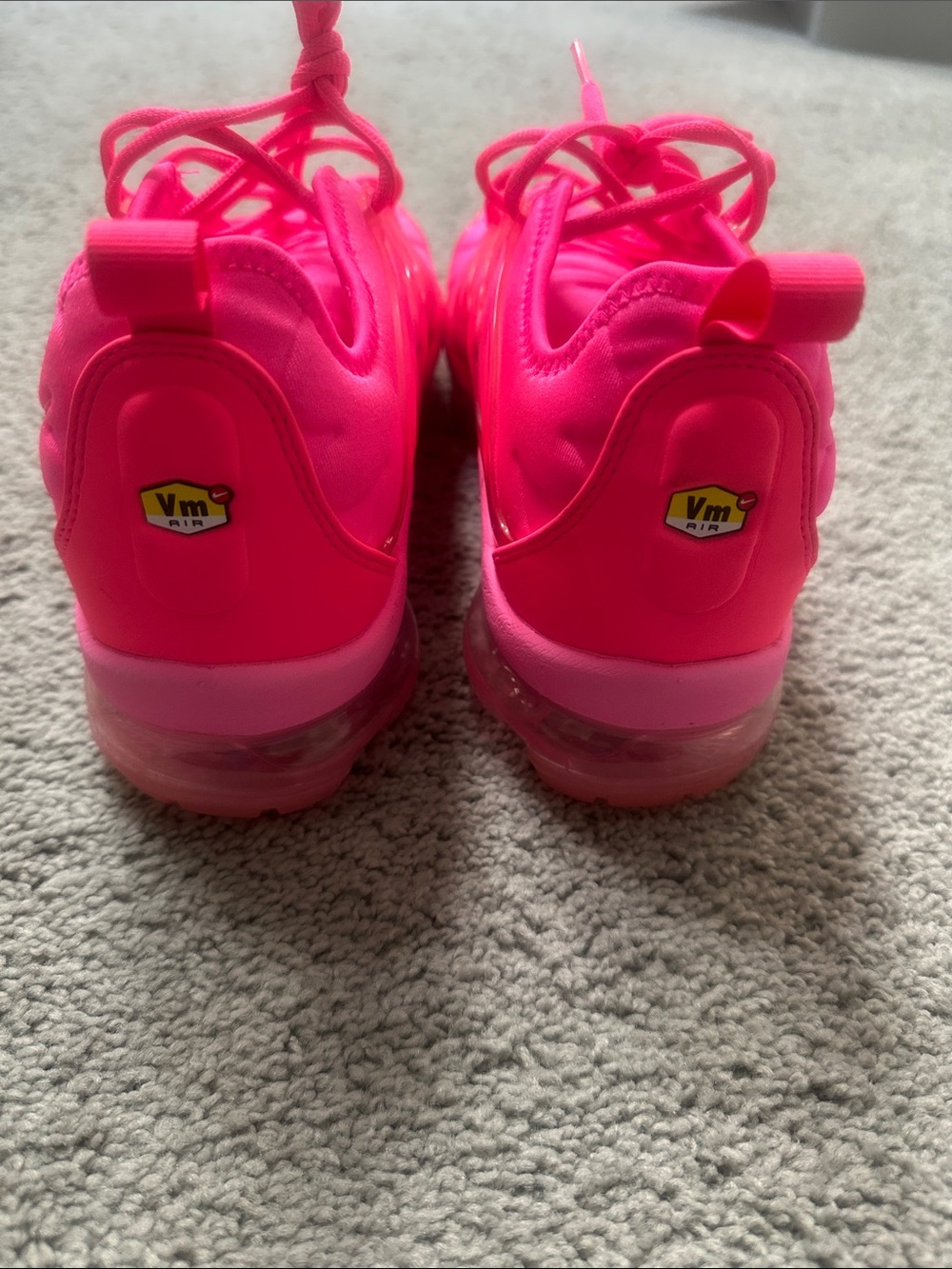 Nike Women's Vapormax Plus Hyperpink Neon Pink Sneakers - Vibrant Hot Pink - Picture 10 of 10
